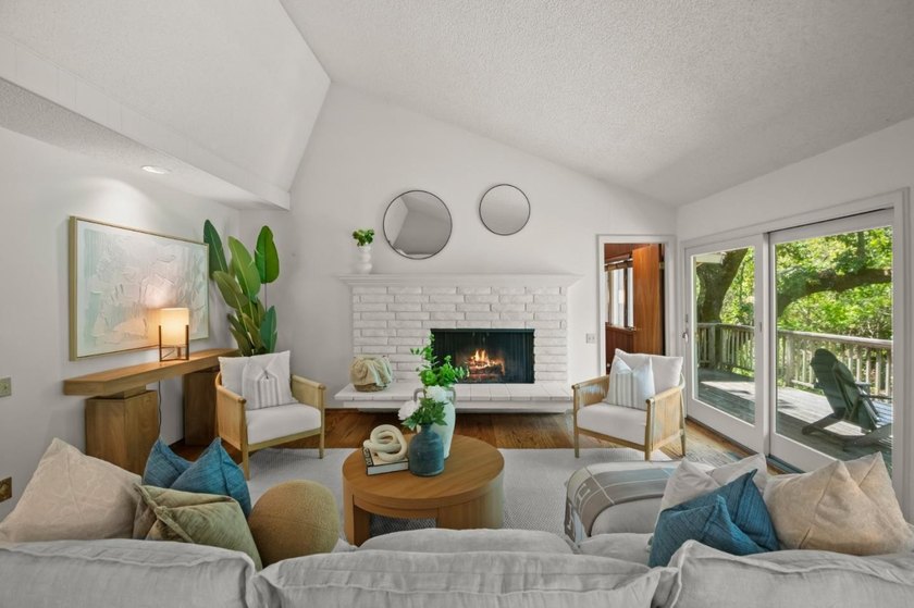 This lovely 3,266 square foot, 5 bedroom, 3.5 bathroom home - photo 8