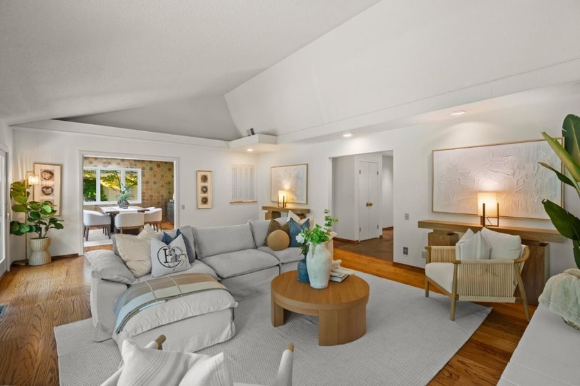 This lovely 3,266 square foot, 5 bedroom, 3.5 bathroom home - photo 10