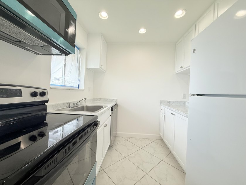 Beautifully renovated 2-bedroom, 1-bath second-floor condo - photo 2