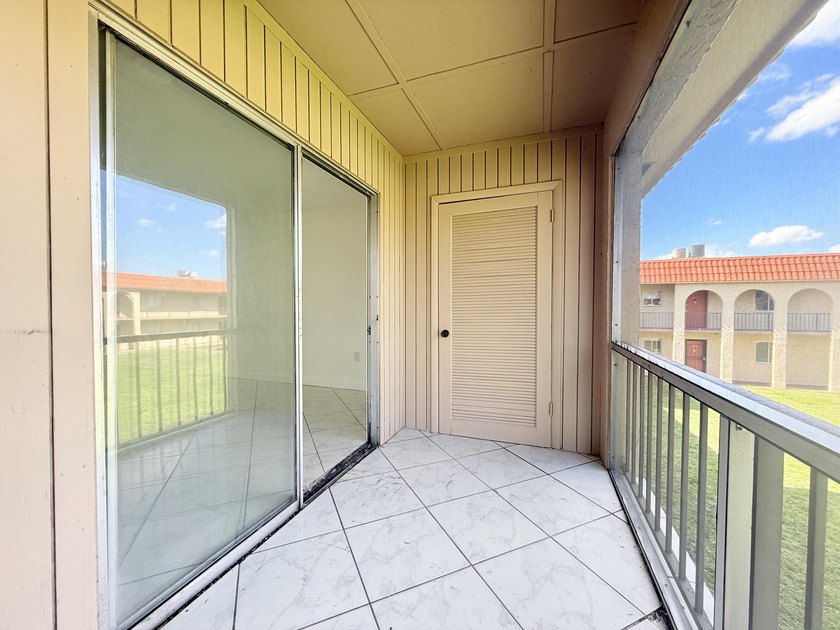 Beautifully renovated 2-bedroom, 1-bath second-floor condo - photo 6