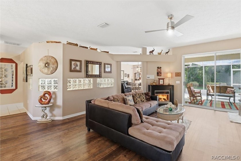 Welcome to this move-in ready home in Sugarmill Woods, where - photo 3