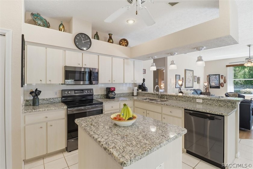 Welcome to this move-in ready home in Sugarmill Woods, where - photo 7