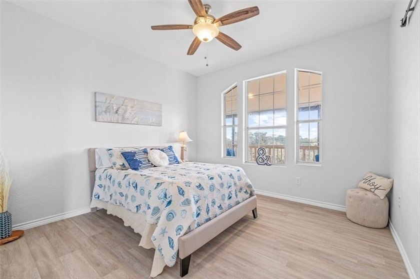 Coastal charm with flexible living space in the desirable - photo 14