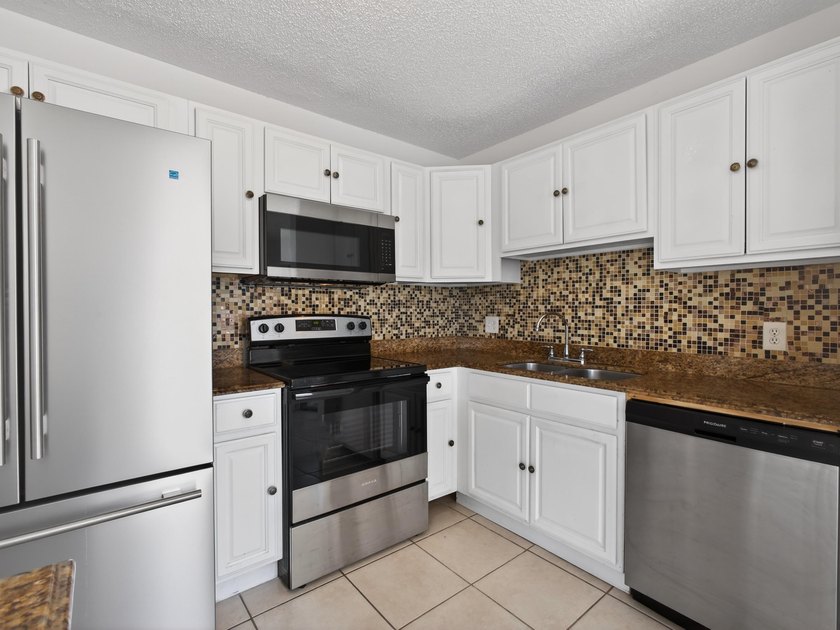 Beautiful 2BR/2BA renovated villa in the sought-after Sierra - photo 16