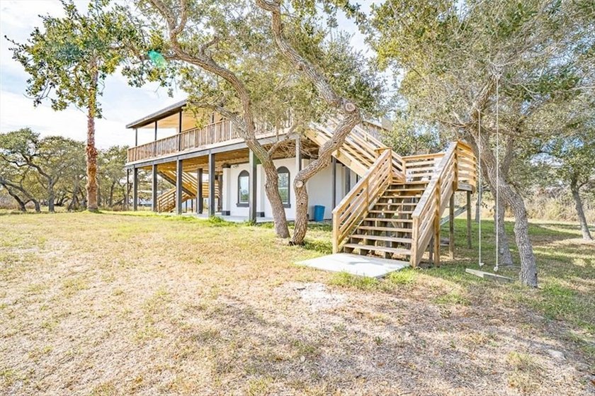 Coastal charm with flexible living space in the desirable - photo 19