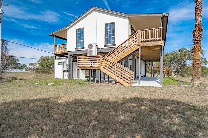 Coastal charm with flexible living space in the desirable - photo 21