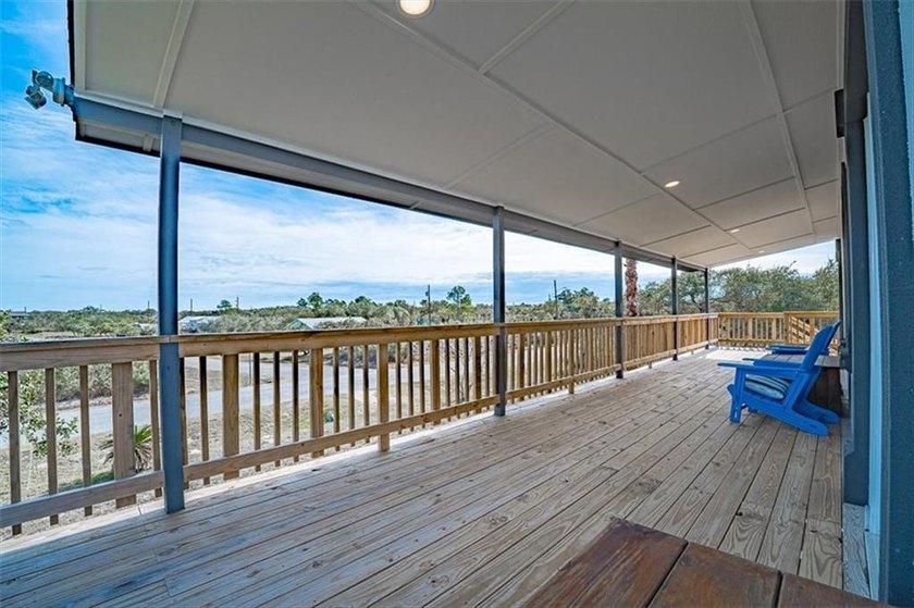 Coastal charm with flexible living space in the desirable - photo 25