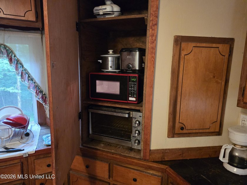 For sale is a 3-story home situated at 2025 Hendrix Road in the - photo 7