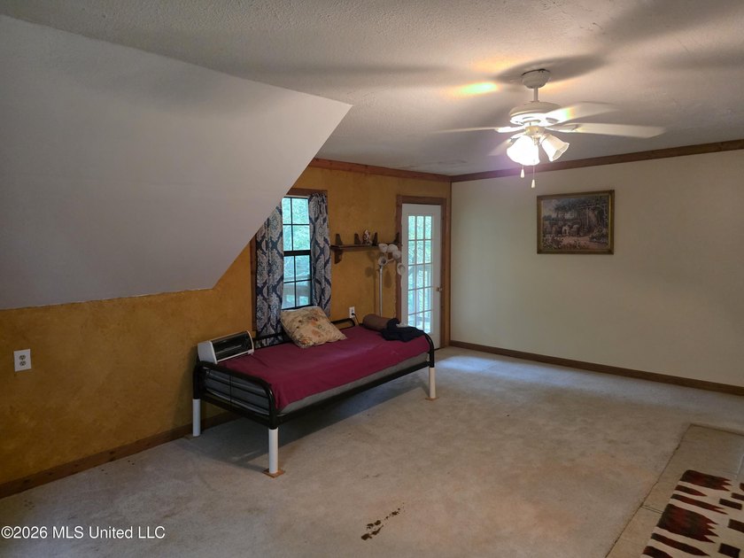 For sale is a 3-story home situated at 2025 Hendrix Road in the - photo 8