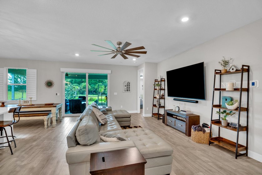 WOW!!! Like new 2022 smart energy-efficient home in Heron - photo 17