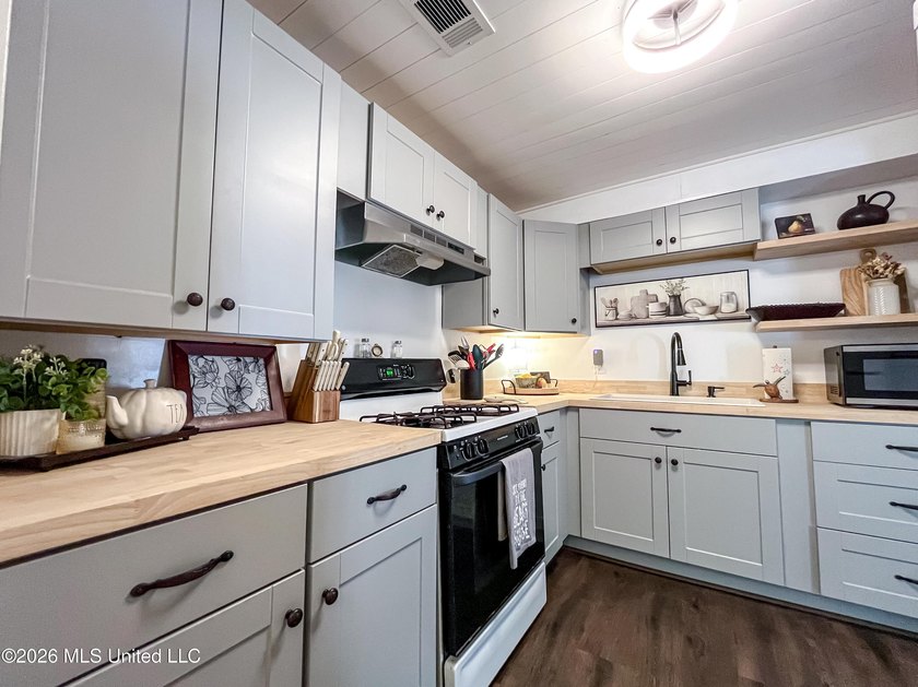 Coastal charm meets modern convenience in this beautifully - photo 10