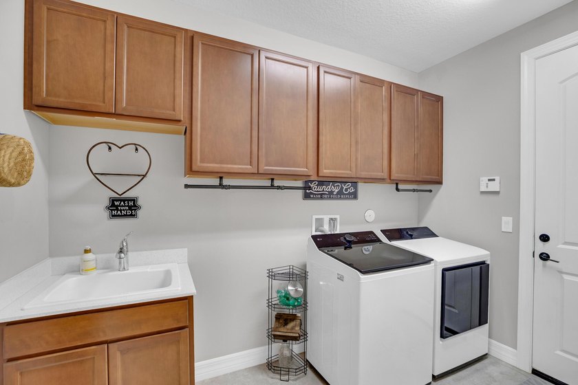 WOW!!! Like new 2022 smart energy-efficient home in Heron - photo 37