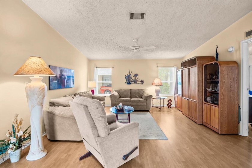 Enjoy lakeside living in this 3-bedroom, 2-bath home located in - photo 6