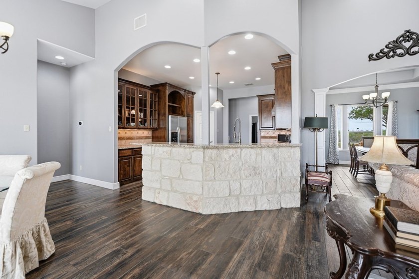 Welcome to this exceptional retreat where luxury, privacy, &amp; - photo 10