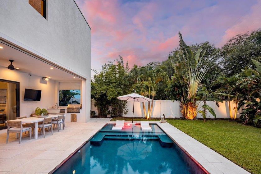 Built in 2022 and perfectly positioned in Boca Villas, this - photo 2