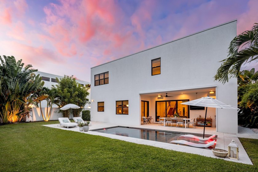 Built in 2022 and perfectly positioned in Boca Villas, this - photo 4