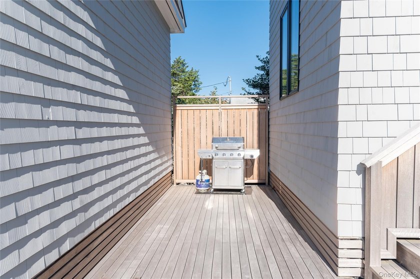 Welcome to 44 Island Walk, a gorgeous, brand-new build located - photo 7