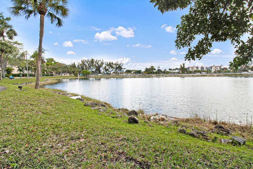 Move right in to this beautiful 1 bedroom and 1.5 baths unit - photo 27
