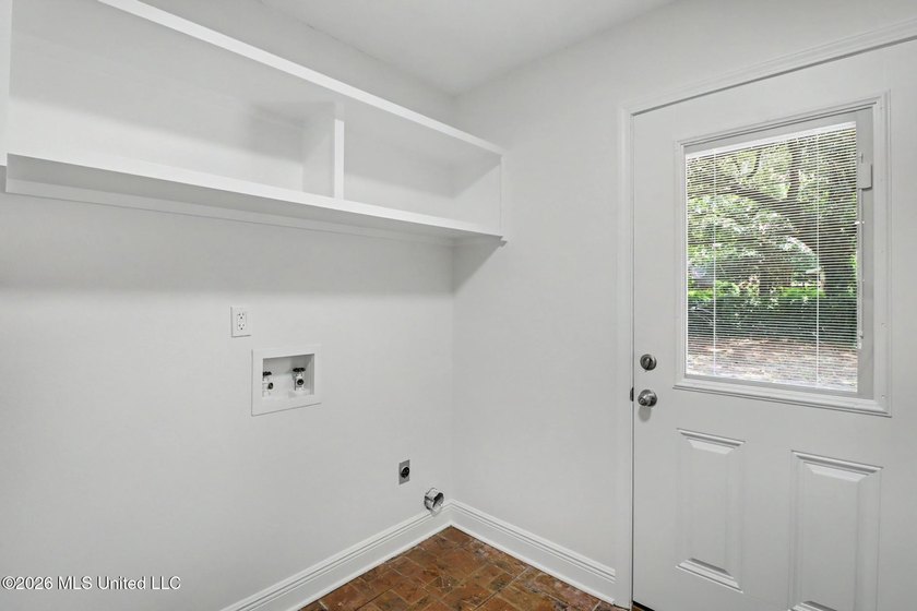 Welcome home to this beautifully updated 3-bedroom, 2-bath home - photo 8
