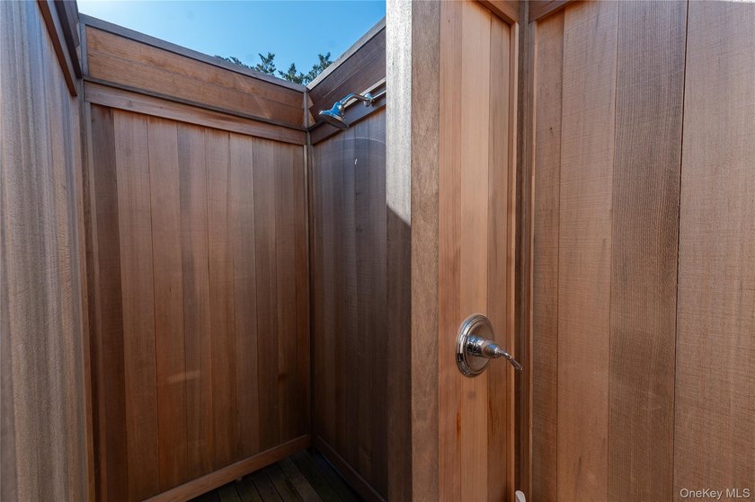 Welcome to 44 Island Walk, a gorgeous, brand-new build located - photo 8