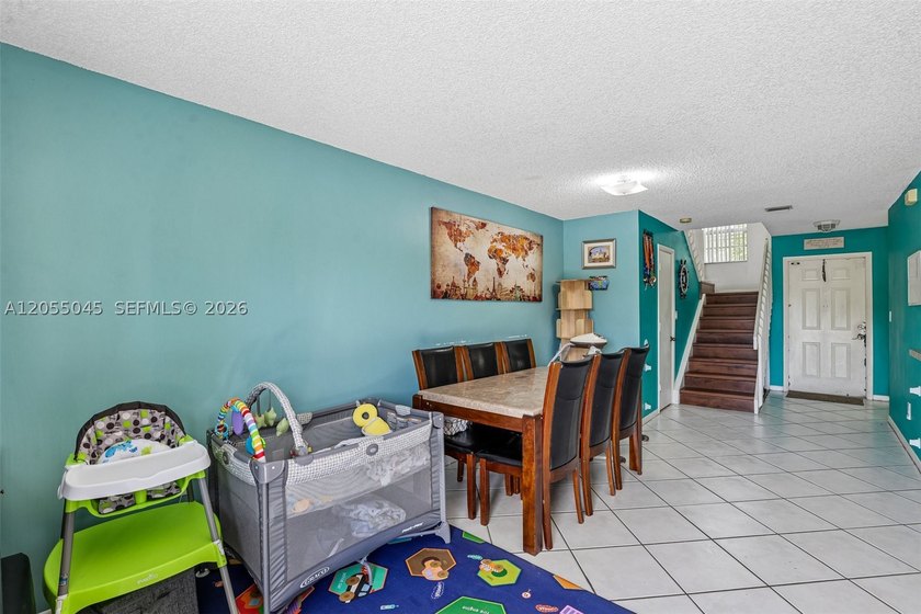 Welcome to this beautifully maintained 3-bedroom, 2.5-bath home - photo 8