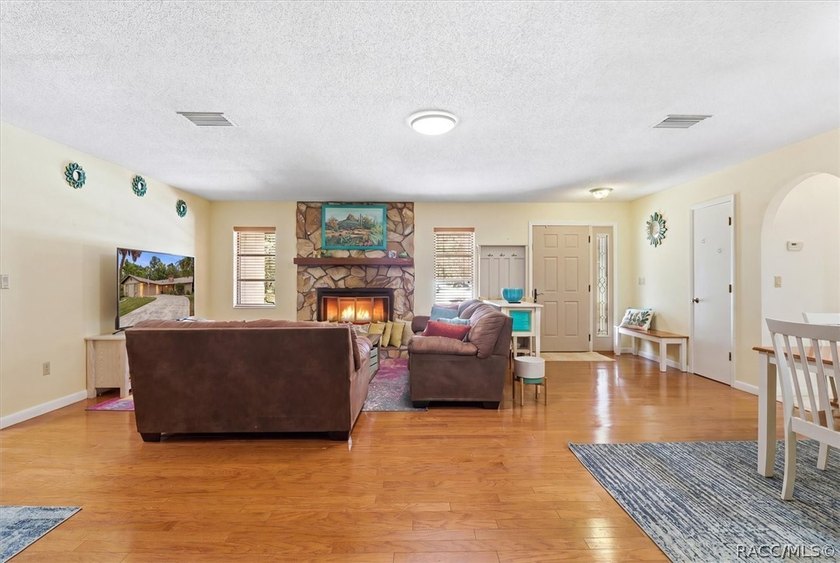Spacious and beautifully updated pool home offering over 2,400 - photo 4