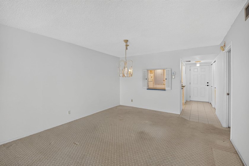 Rare opportunity to reimagine this spacious 4th-floor residence - photo 3