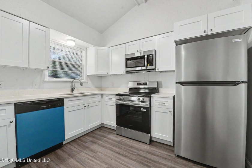 Move right into this beautifully renovated home in the desirable - photo 7