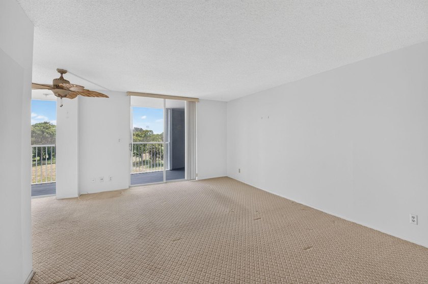 Rare opportunity to reimagine this spacious 4th-floor residence - photo 7
