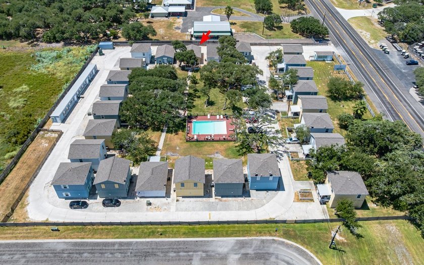 Coastal Cottage Escape - Turnkey &amp; Investment-Ready! This - photo 2