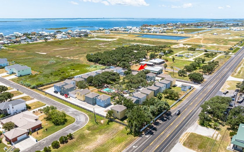 Coastal Cottage Escape - Turnkey &amp; Investment-Ready! This - photo 3