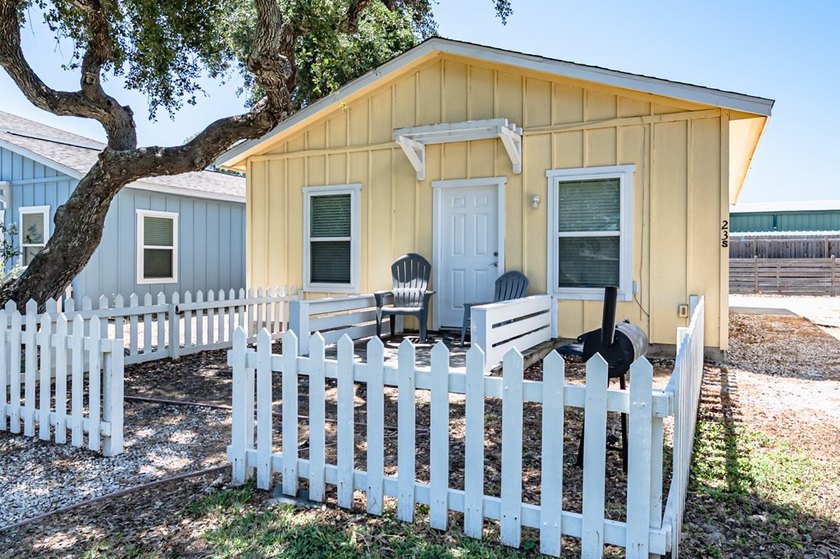 Coastal Cottage Escape - Turnkey &amp; Investment-Ready! This - photo 10