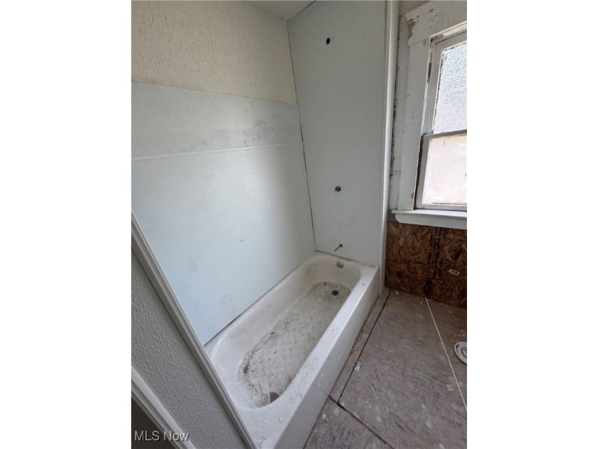 Investment Opportunity - 4 Bed, 1 Bath Fix &amp; Flip or Rental - photo 4