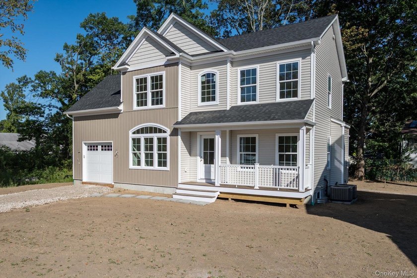 Brand New Development on a Cul-de-Sac, in Copiague. Walk to - photo 3