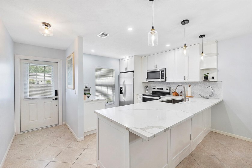 Welcome to your dream home! Fully remodeled 2/2 villa, in the - photo 4