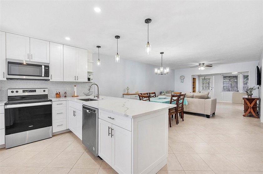 Welcome to your dream home! Fully remodeled 2/2 villa, in the - photo 7