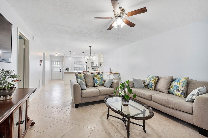 Welcome to your dream home! Fully remodeled 2/2 villa, in the - photo 9