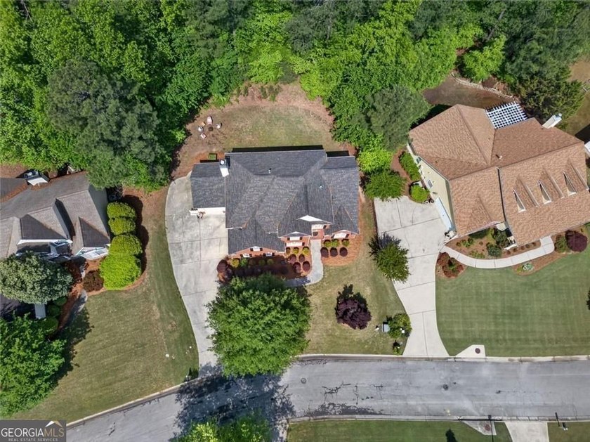 Welcome to 1011 Chestnut Creek Drive in the highly sought-after - photo 4