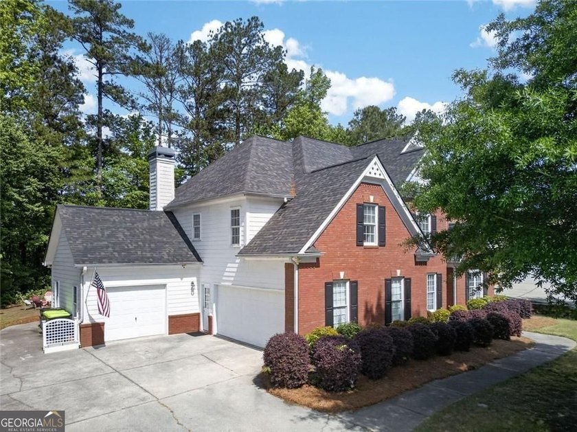 Welcome to 1011 Chestnut Creek Drive in the highly sought-after - photo 6