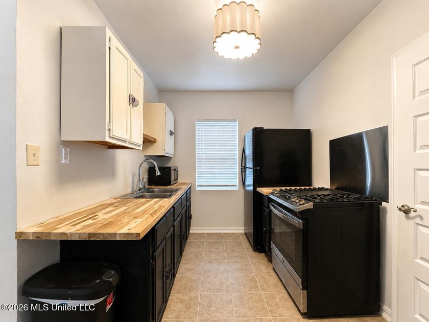 Discover this beautifully remodeled shotgun bungalow in the - photo 5