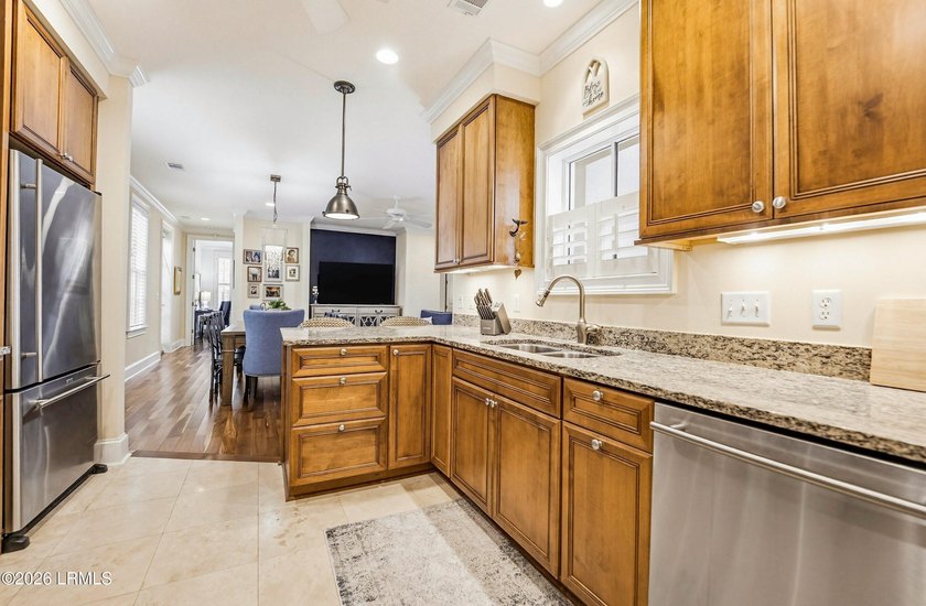 Luxury Lady's Island condominium in the highly sought-after - photo 14