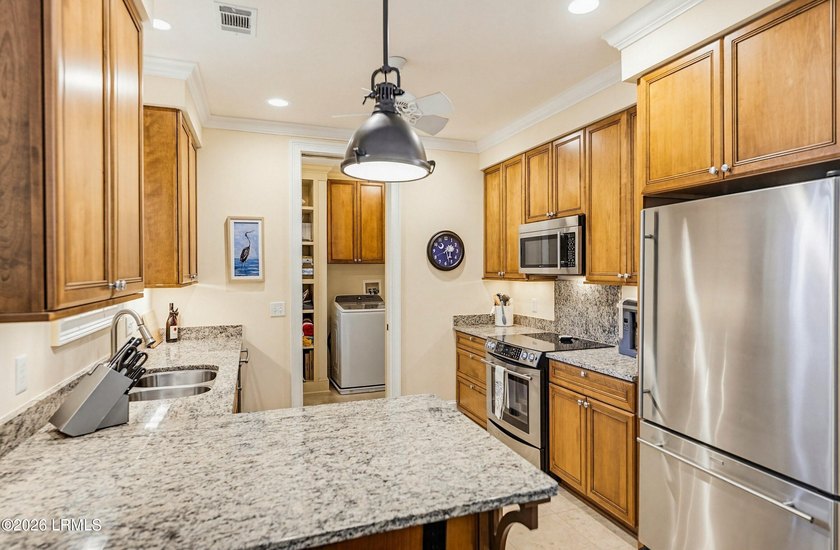 Luxury Lady's Island condominium in the highly sought-after - photo 16