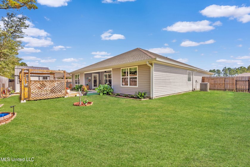 Welcome to 10440 Willow Leaf Drive, a beautifully maintained - photo 5