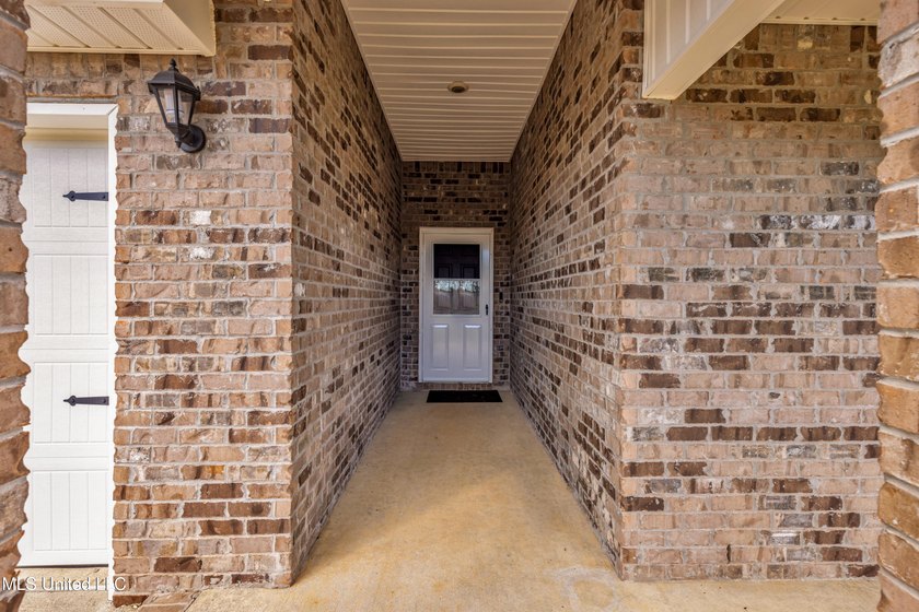 Welcome to 10440 Willow Leaf Drive, a beautifully maintained - photo 8