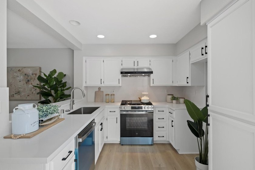*Bright and airy with soaring ceilings and abundant natural - photo 9