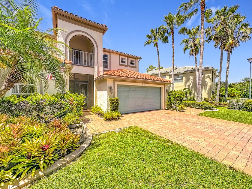 Spectacular, former model, POOL home in the exclusive community - photo 5