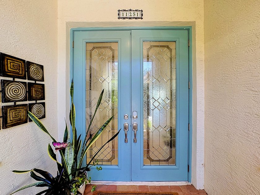 Spectacular, former model, POOL home in the exclusive community - photo 8