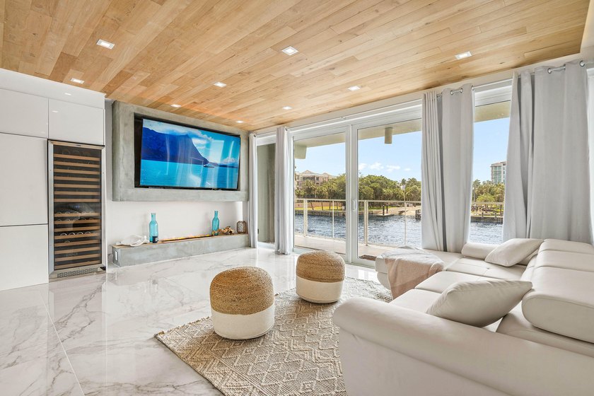 Stunning second-floor waterfront condo with breathtaking views - photo 6