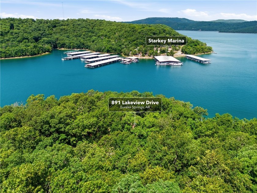 Discover an exceptional single-family residence in the quiet and - photo 4