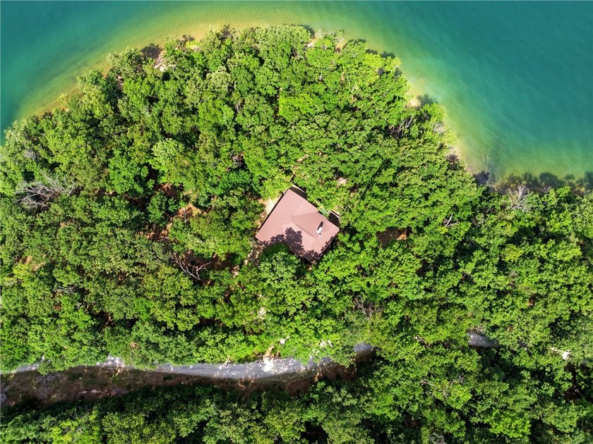 Discover an exceptional single-family residence in the quiet and - photo 5